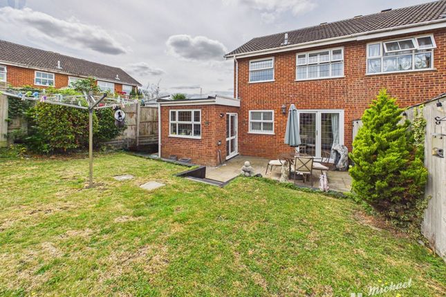 11 Hazlehurst Drive, Aylesbury photo 3