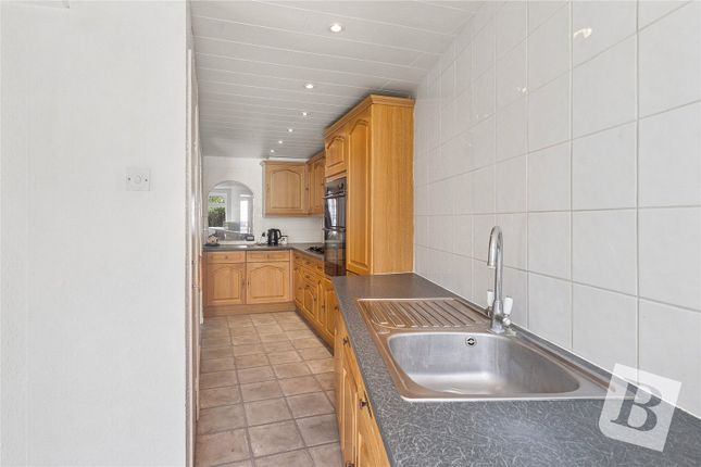 26, Cavenham Gardens, Hornchurch photo 4