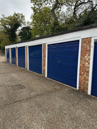 Parking/garage to rent in Paddockhall Road, Winnals Park, Haywards Heath