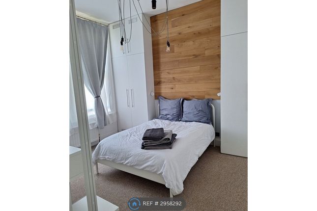 Flat, Campden, London photo 5