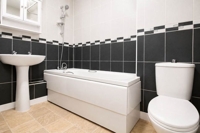 9, Bowerbank Court, Aylesbury photo 4