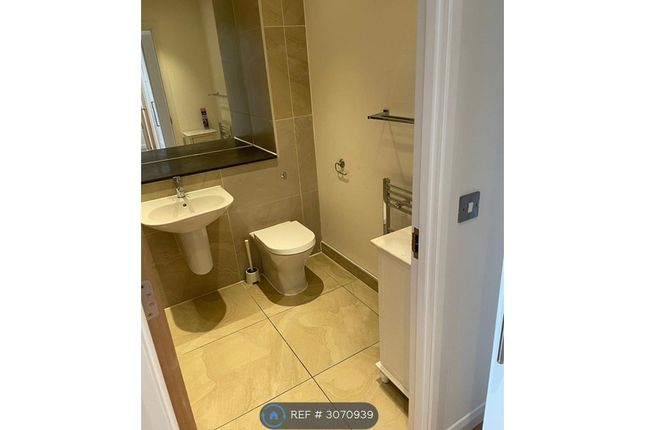 Flat, Norwich House Streatham High Road, London photo 4