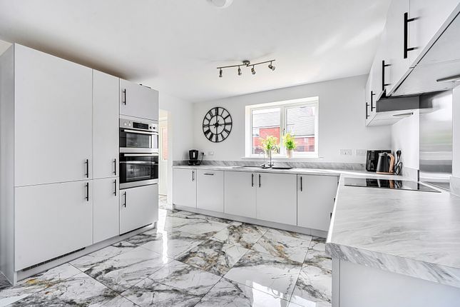 35, Olympia Way, Buckinghamshire photo 3