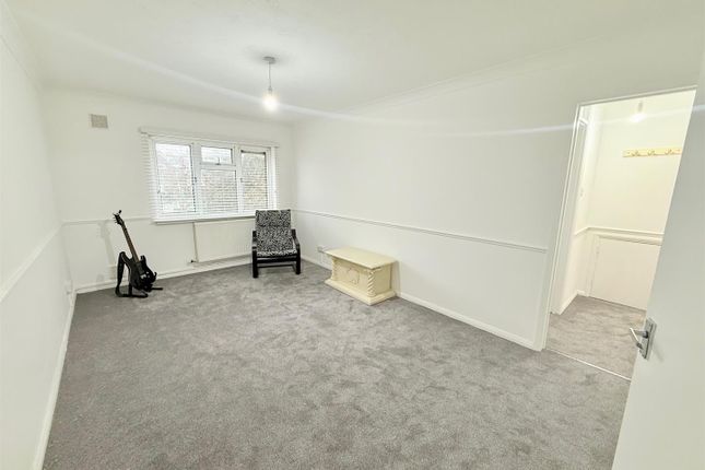 13A, Paradise Road, Waltham Abbey photo 3