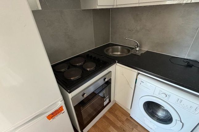 Flat 3d  227, West Barnes Lane, New Malden photo 4