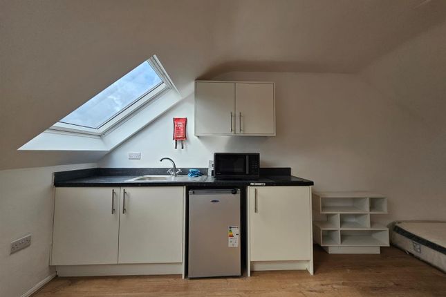5, Rugby Close, Harrow photo 3