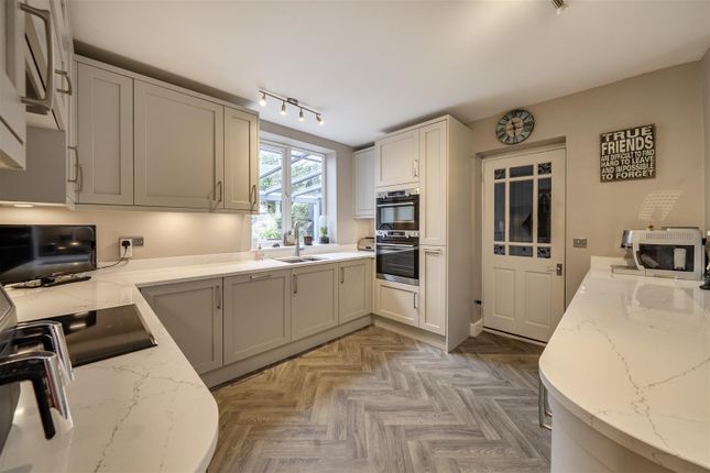 38, Josephine Avenue, Tadworth photo 3
