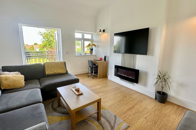 Flat 11, Outwood House Griffin Farm Drive, Cheadle photo 2