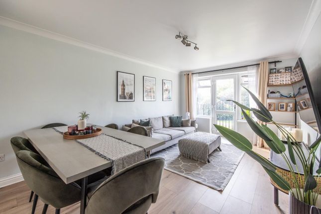 Flat for sale in London Road, Greenhithe