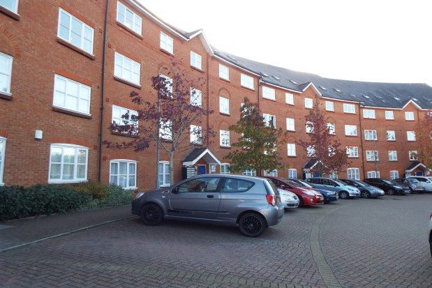 Flat to rent in Crown Quay, Bedford