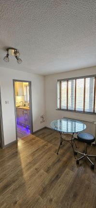 52, Scottwell Drive, London photo 4
