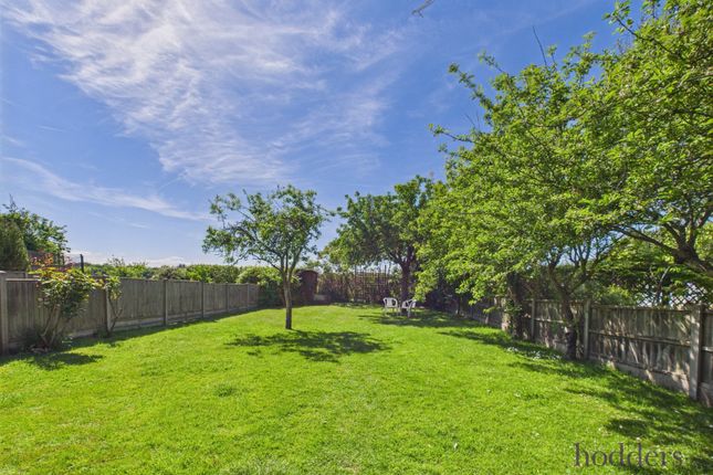 Room 6, 85, School Lane, Addlestone photo 4