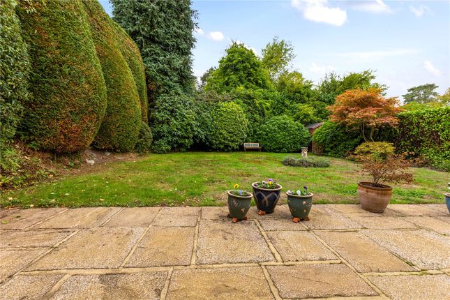 Lochslin, 1, Downview Close, Surrey photo 4