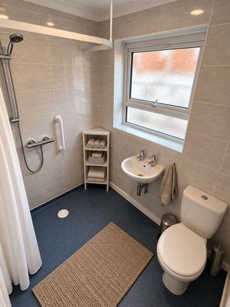 4, Montagu Court, Leeds photo 4
