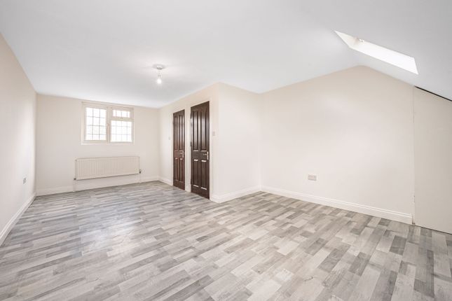 Southfields, Hendon photo 4
