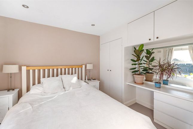 Flat for sale in New Kings Road, Parsons Green, Fulham, London