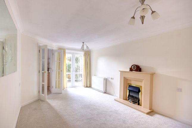 10 Pheasant Court, Holtsmere Close, Watford photo 2