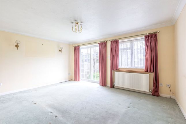 Aloha,, Sayes Court Farm Drive, Addlestone photo 4