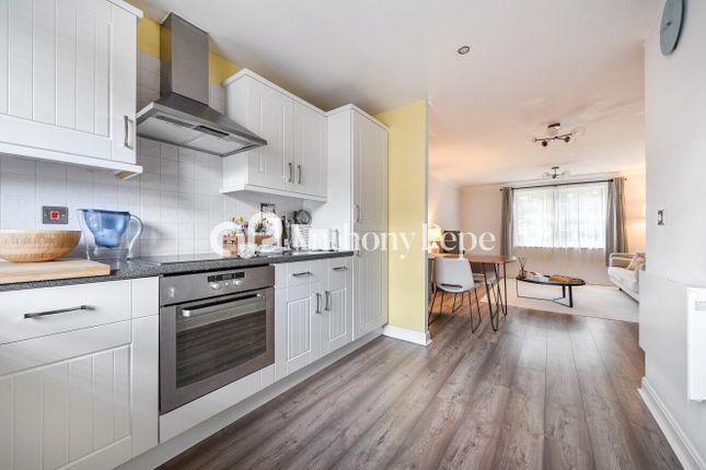 25, Blackwell Close, London photo 4