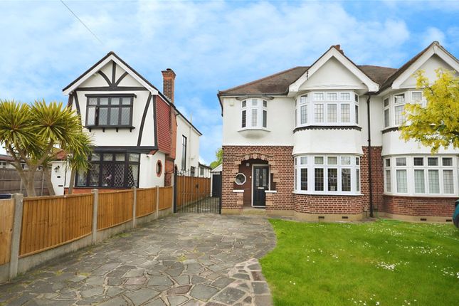 Thumbnail Semi-detached house to rent in Kenilworth Gardens, Hornchurch, Esex