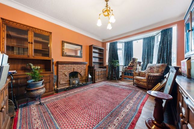 9, Abinger Avenue, Sutton photo 2
