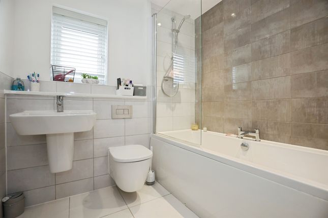 12, Larbourne Park Road, Northampton photo 4