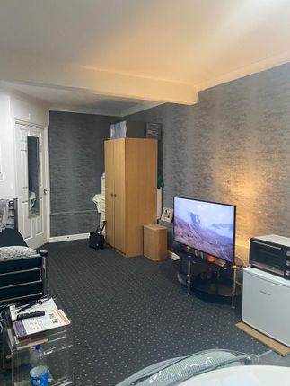 Studio to rent in Perth Road, Ilford
