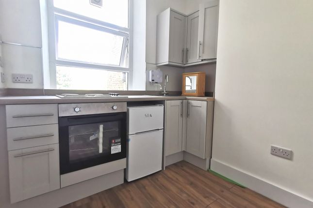 Flat 2, 65 Salusbury Road, Queens park photo 3