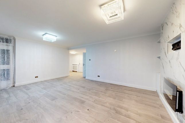 Flat for sale in Lyndhurst Court, 36-38 Finchley Road, London