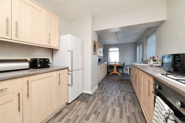 43, Castleford Grove, Hull photo 4