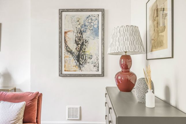 15b, Sunderland Terrace, London photo 3