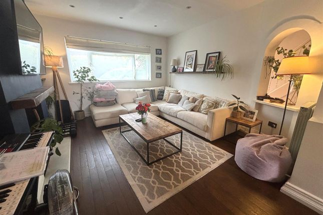 16, Pyecombe Corner, Woodside Park photo 4