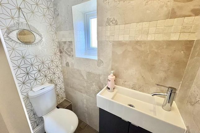 29, Fairdale Gardens, Hayes photo 4