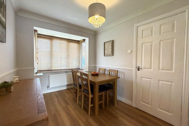 8, Montfort Close, Bolton photo 5