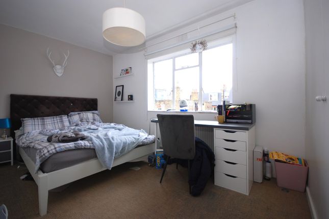 Flat to rent in Hackford Rd, Oval, London