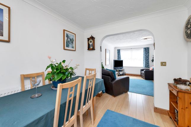 37 Quail Walk, Royston photo 4