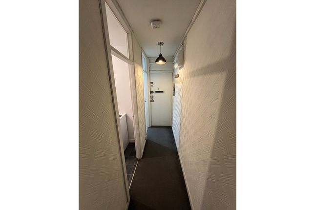 12 Griffin Court, West Drive, Birmingham photo 3