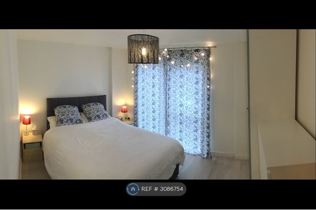 Tawny Court Shearwater Drive, London photo 2