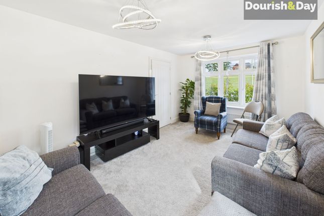 1 Meadowsweet Avenue, Stafford photo 3