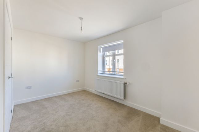 Leaf Living at Allium Park , Guildford, GU23, Ripley photo 4