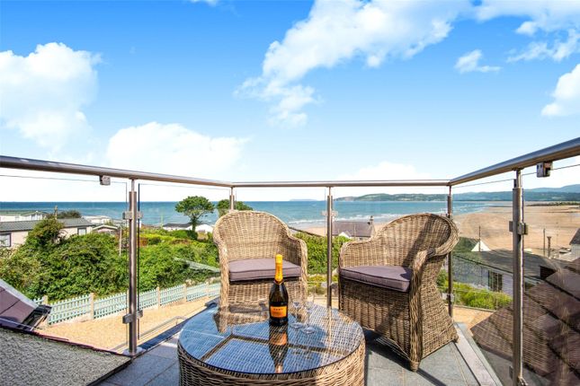 Balcony Off Master B