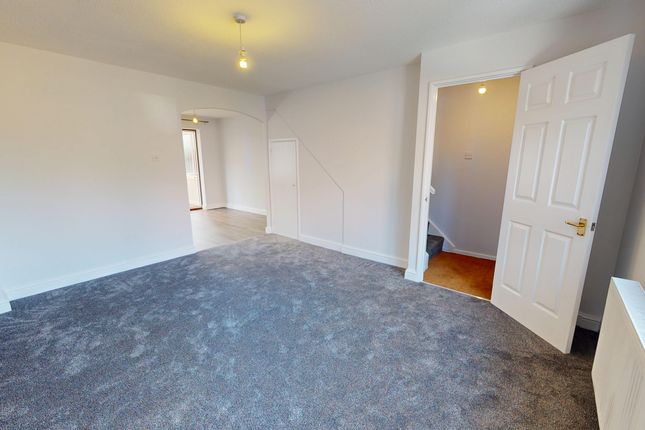 16, Sissinghurst Grove, Cheltenham, Glos photo 3