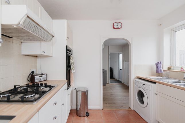 1, Barnett Wood Lane, Leatherhead photo 4