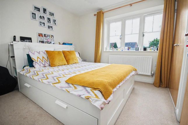 32, Clayhanger, Surrey photo 5