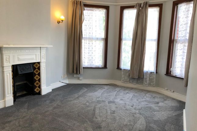 Flat to rent in Palmerstone Crescent, Palmers Green