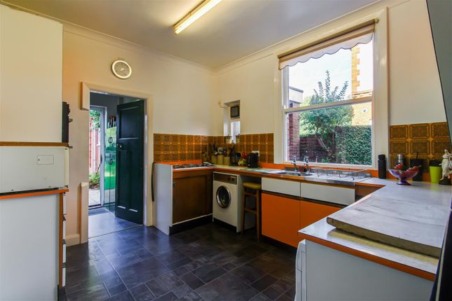 15, Carr Lane, Wakefield photo 4