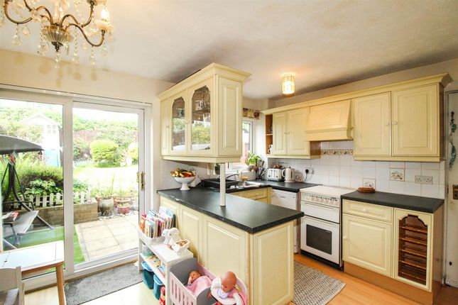 131, Manor Fields, Horsham photo 3