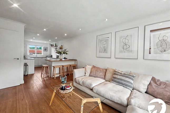 36, Pinewood Place, Kent photo 2