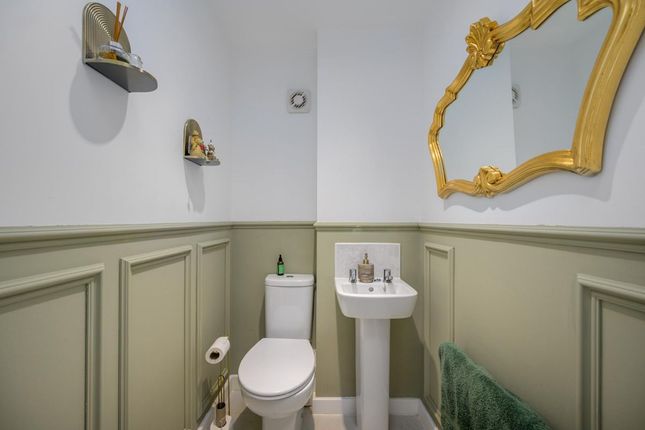 8 Elm Place, Stratford-upon-Avon photo 4