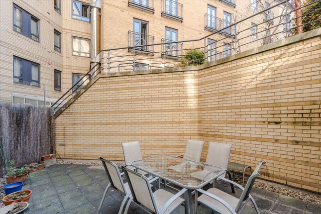 6, Regents Plaza Apartments, London photo 4